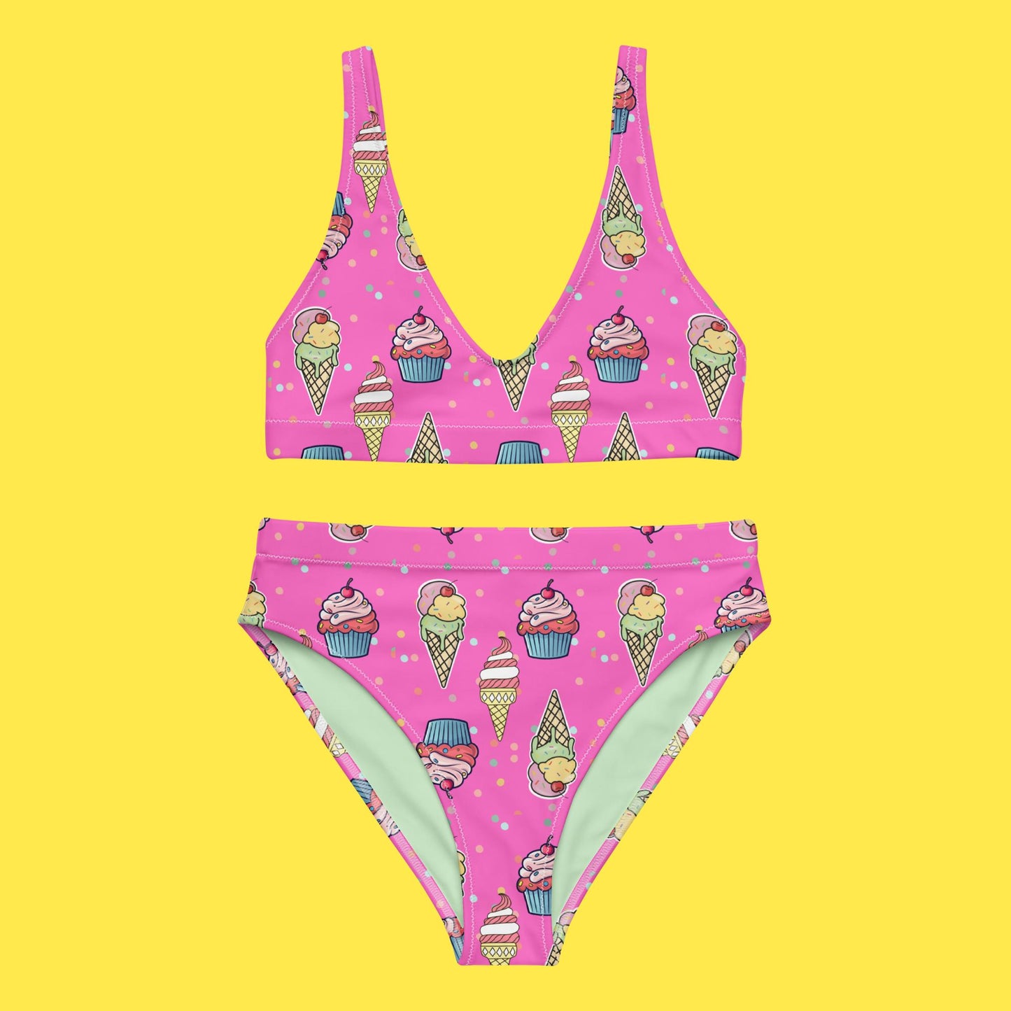 Farbenfroher, hoch geschnittener Bikini aus recyceltem Material