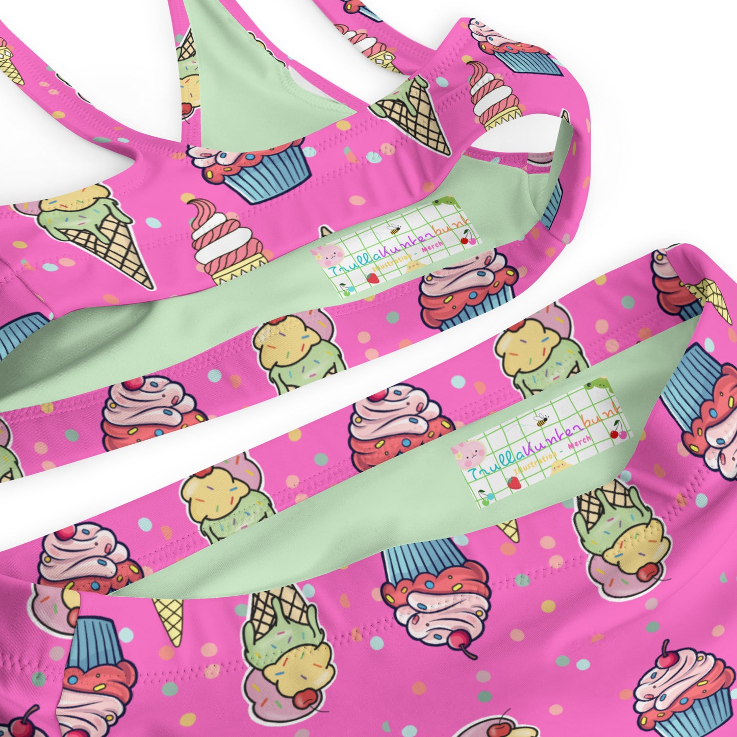 Farbenfroher, hoch geschnittener Bikini aus recyceltem Material