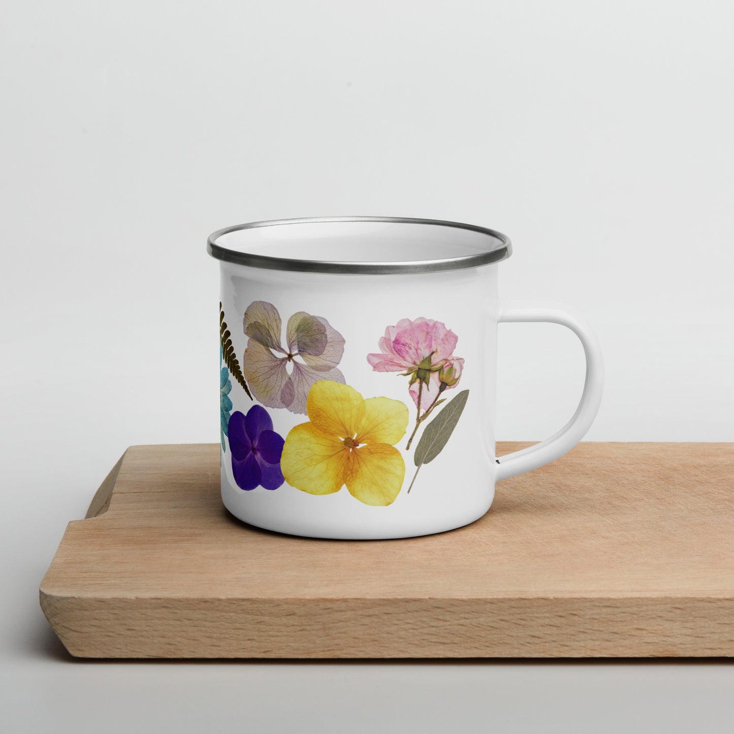 Emailletasse - gepresste Blüten